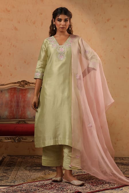 Anshu Wadhwa Aari Embroidered Kurta Set 