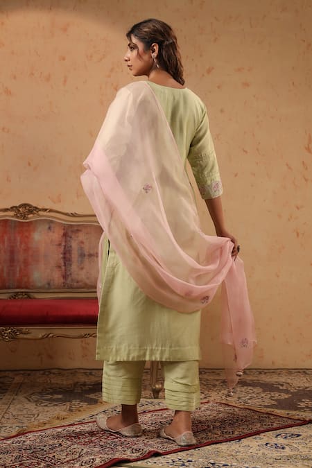 Anshu Wadhwa Aari Embroidered Kurta Set 