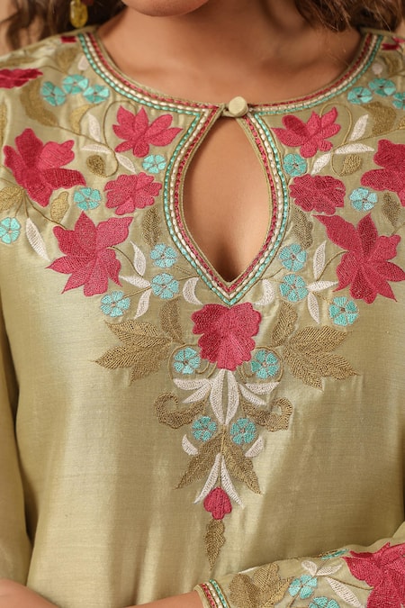 Shop_Anshu Wadhwa_Green Chanderi, Organza Embroidery, Foil Printing, Tassels Resham Kurta Set 