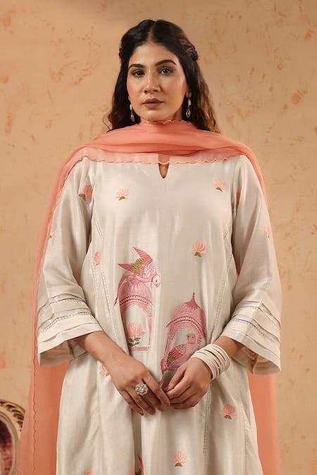 Anshu Wadhwa Off White Chanderi Lace, Embroidery Split V-neck Gathered Kurta And Pant Set Online at Aza Fashions Anshu Wadhwa_Off White Chanderi Lace, Embroidery Split V-neck Gathered Kurta And Pant Set _Online_at_Aza_Fashions