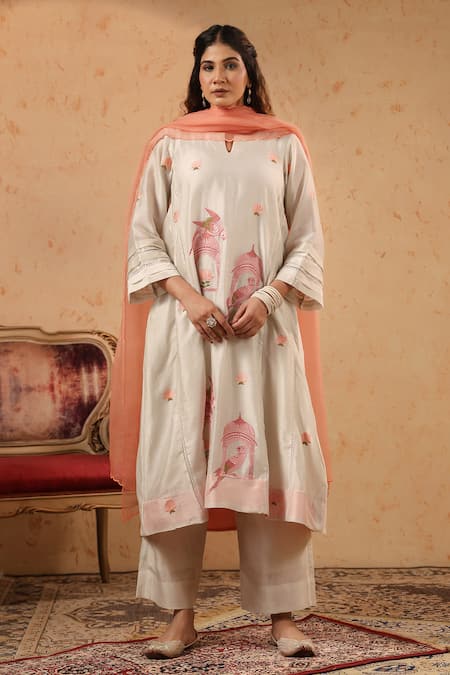 Anshu Wadhwa Gathered Chanderi Embroidered Kurta & Pant Set 