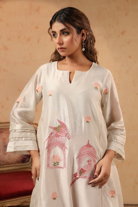 Shop_Anshu Wadhwa_Off White Chanderi Embroidery Split V-neck Resham Kurta Set _Online_at_Aza_Fashions