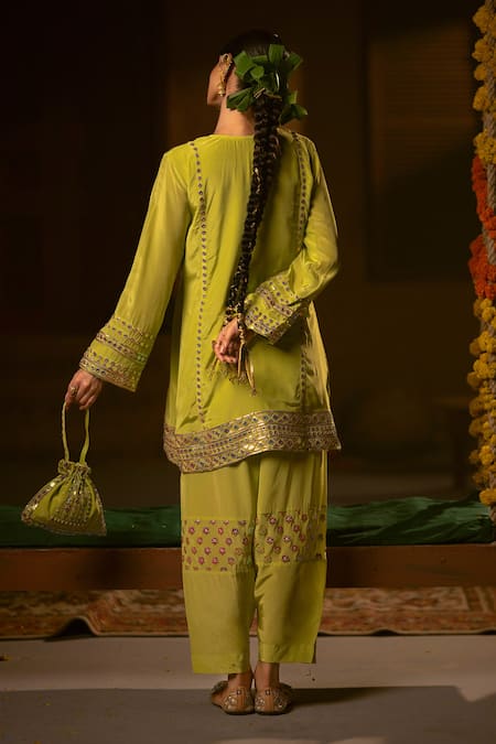 Prahnaaya Veere Embroidered Kurta & Salwar Set 