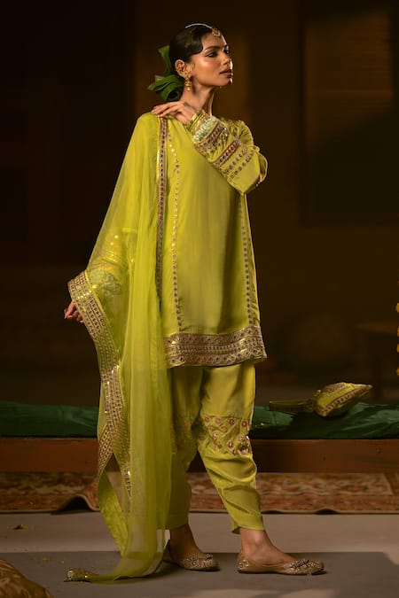 Prahnaaya Veere Embroidered Kurta Set 