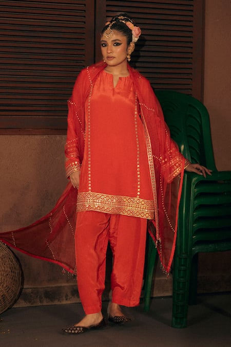 Prahnaaya Ramani Embroidered Kurta Set 