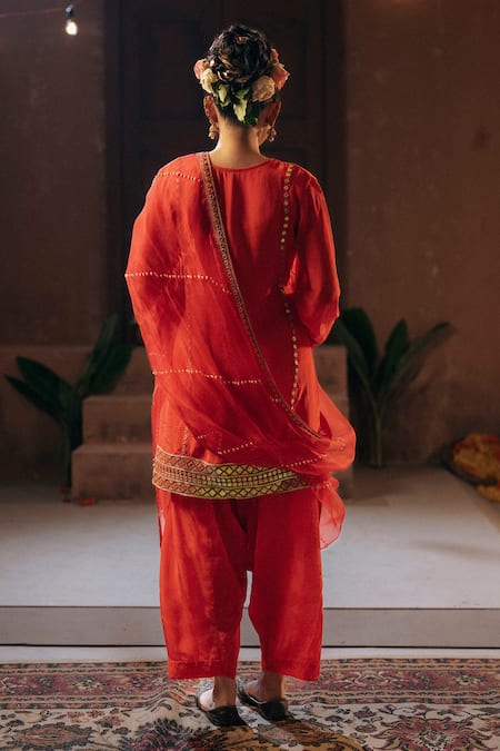 Prahnaaya Ramani Embroidered Kurta Set 