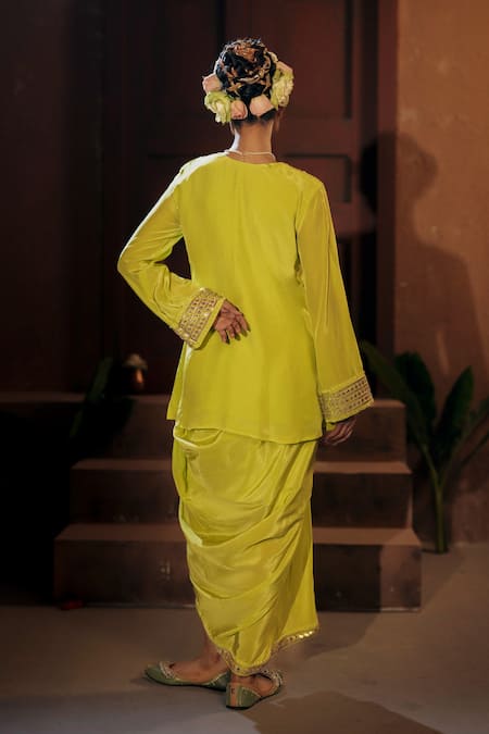 Prahnaaya Veere Embroidered Jacket Tunic With Pleated Skirt 