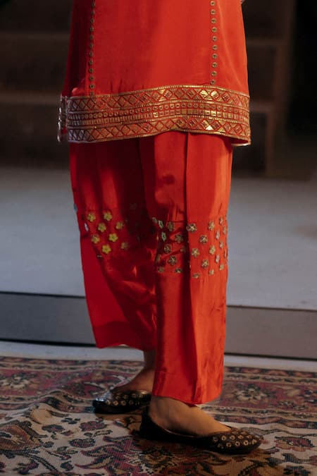 Buy_Prahnaaya_Red Vegan Silk, Crepe Applique, Ramani Phool Embroidered Kurta With Salwar _Online_at_Aza_Fashions