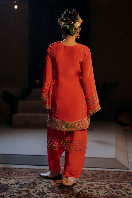 Prahnaaya Ramani Phool Embroidered Kurta With Salwar 