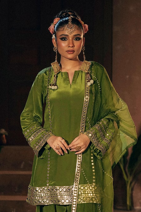 Prahnaaya_Green Vegan , Crepe, Organza Sunira Phool Embroidered Kurta Set _at_Aza_Fashions