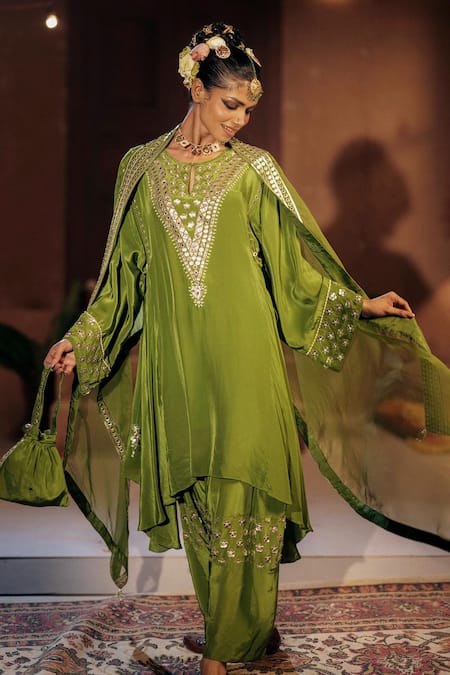 Prahnaaya_Green Vegan , Crepe, Organza Applique, Sunira Embroidered Kurta Set _Online_at_Aza_Fashions