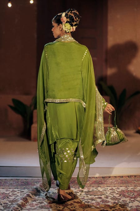 Prahnaaya Sunira Embroidered Kurta Set 