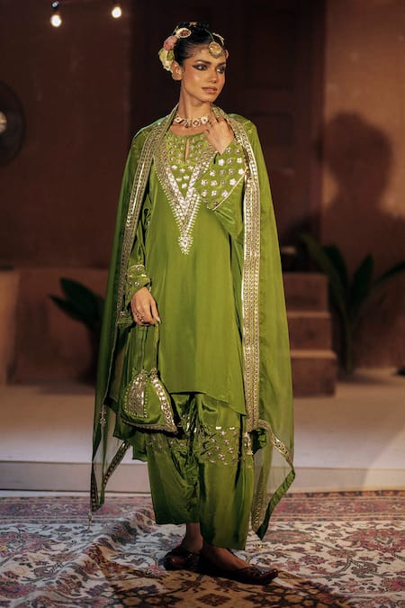 Prahnaaya Sunira Embroidered Kurta Set 