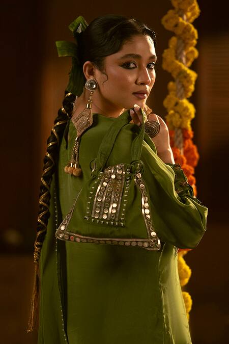 Prahnaaya Sunira Green Chamak Potli 