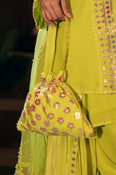 Prahnaaya Veere Phool Potli 