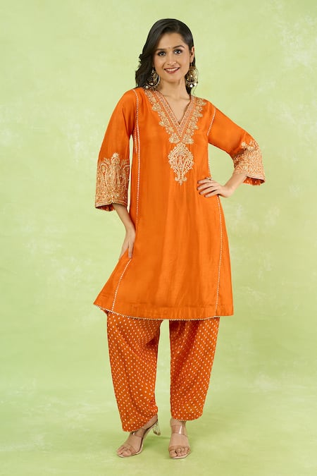 Sheetal Batra_Orange Embroidery, Zari V-neck Short Kurta With Salwar _Online_at_Aza_Fashions