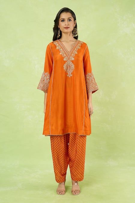 Sheetal Batra_Orange Embroidery, Zari V-neck Short Kurta With Salwar _at_Aza_Fashions