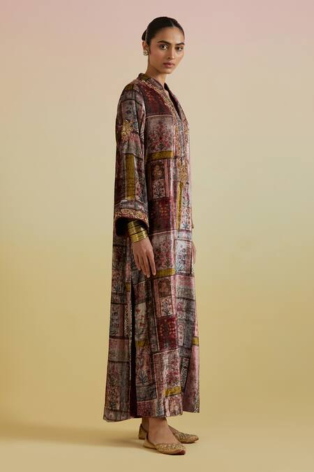 Bunka_Red Velvet Embroidery, Zari Split V-neck, Mandarin Collar Ananya Kaftan Kurta _Online_at_Aza_Fashions