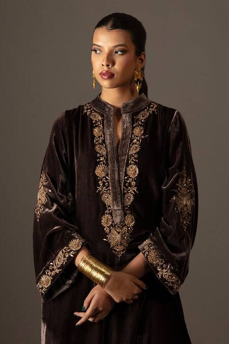 Buy_Bunka_Brown Velvet Embroidery Split V-neck, Mandarin Collar Ananya Kaftan Kurta 