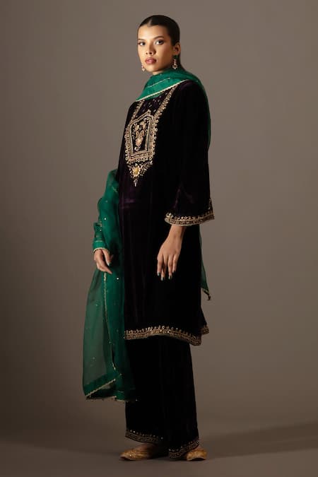 Bunka Naheed Velvet Kurta Set 