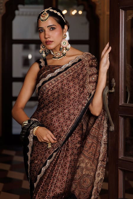 Geroo Jaipur_Beige Modal Sequins, Zari Block Printed Saree With Unstitched Blouse Piece _Online_at_Aza_Fashions