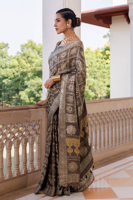 Geroo Jaipur_Grey Modal, Silk Zari Ajrakh Print Saree With Unstitched Blouse Piece _Online_at_Aza_Fashions