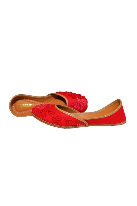 Kurrbat_Red Gulaab Floral Embroidered Jutti _Online_at_Aza_Fashions
