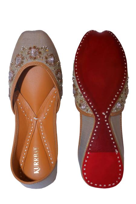 Buy_Kurrbat_Gold Zaria Zardosi Floral Motif Jutti _Online_at_Aza_Fashions