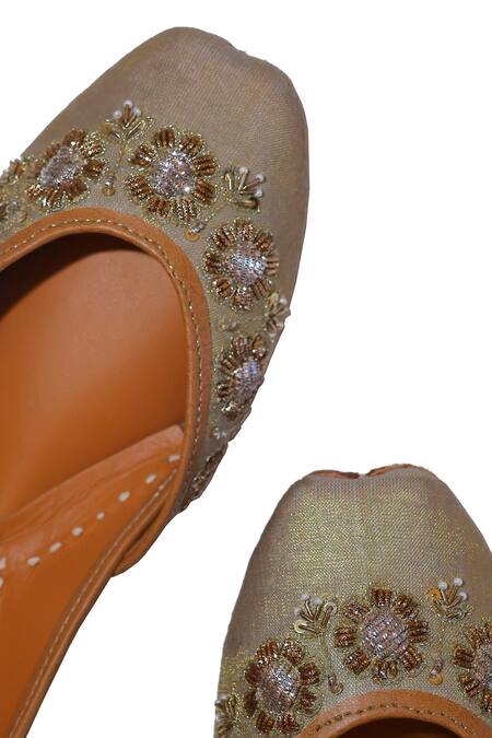 Shop_Kurrbat_Gold Zaria Zardosi Floral Motif Jutti _Online_at_Aza_Fashions