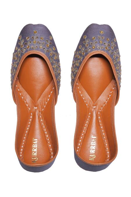 Kurrbat Firdaus Embroidered Raw Silk Juttis 