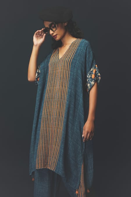 Basil Leaf_Blue Crepe V-neck Stripe Pattern Kurta Set _Online_at_Aza_Fashions