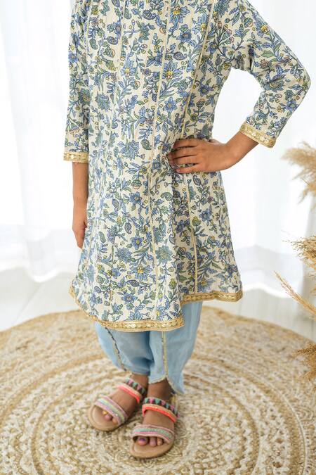 Fairies Forever_Off White Cotton Foil Printing, Gota Patti Floral Kurta And Pant Set _Online_at_Aza_Fashions