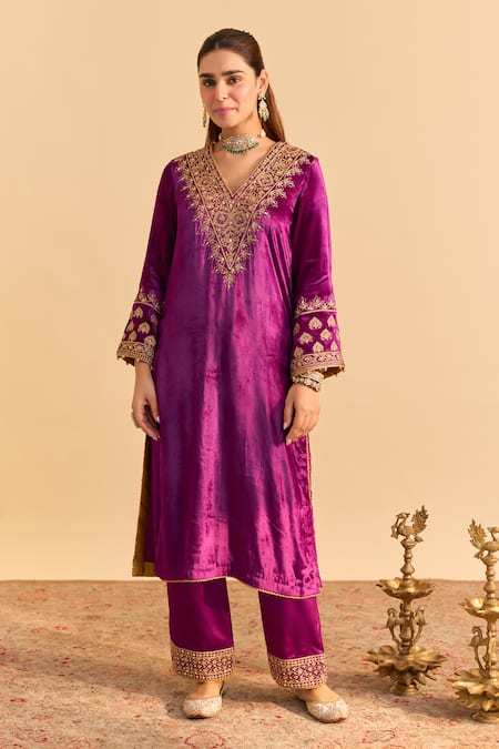 Sheetal Batra Aynaz Embroidered Kurta & Salwar Set 