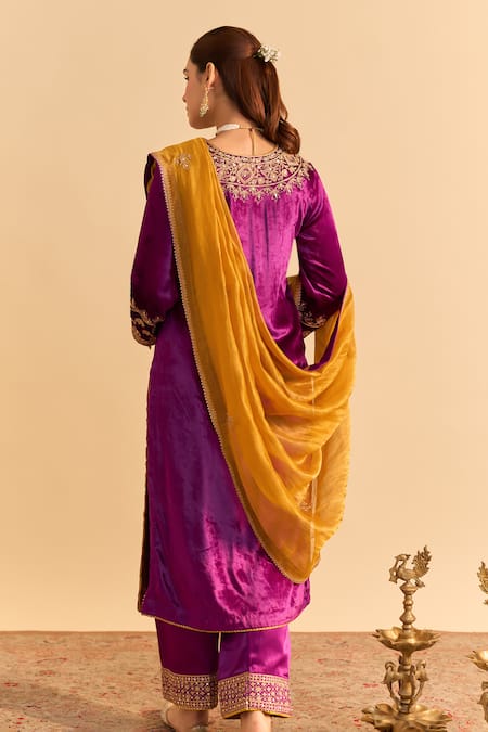 Sheetal Batra Aynaz Embroidered Kurta Salwar Set 