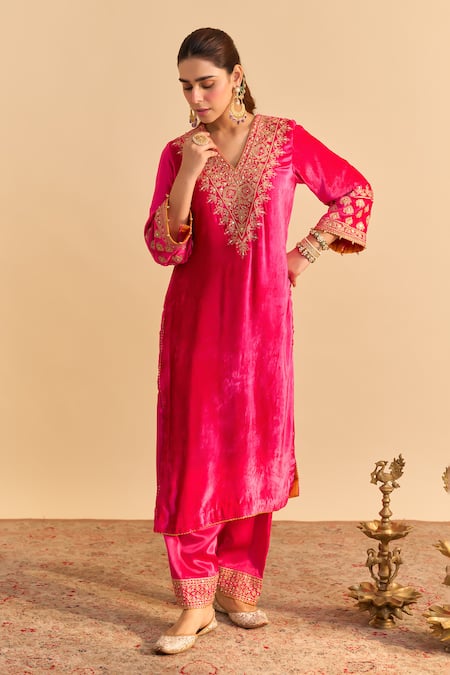 Sheetal Batra Aynaz Embroidered Kurta Salwar Set