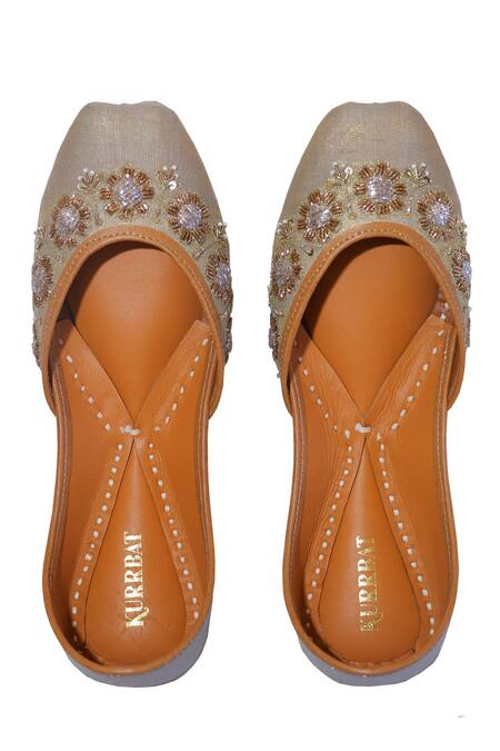 Kurrbat Zaria Zardosi Floral Motif Jutti 