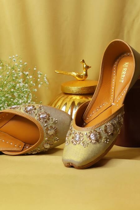 Kurrbat Zaria Zardosi Floral Motif Jutti 