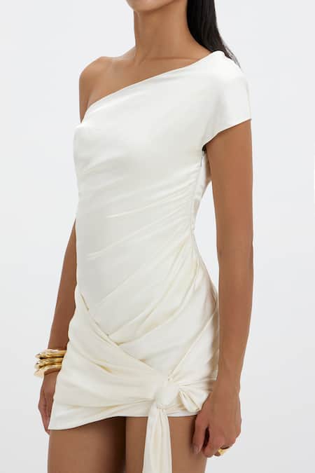 Buy_Deme By Gabriella_Off White Satin One Shoulder, Millie Asymmetric Dress 