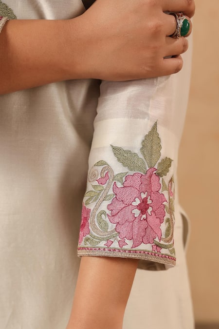 Anshu Wadhwa_White Chanderi, Organza Embroidery, Tassels Leaf Floral Resham Work Kurta Set _Online_at_Aza_Fashions