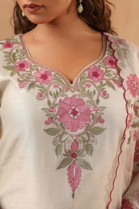 Buy_Anshu Wadhwa_White Chanderi, Organza Embroidery, Tassels Leaf Floral Resham Work Kurta Set _Online_at_Aza_Fashions