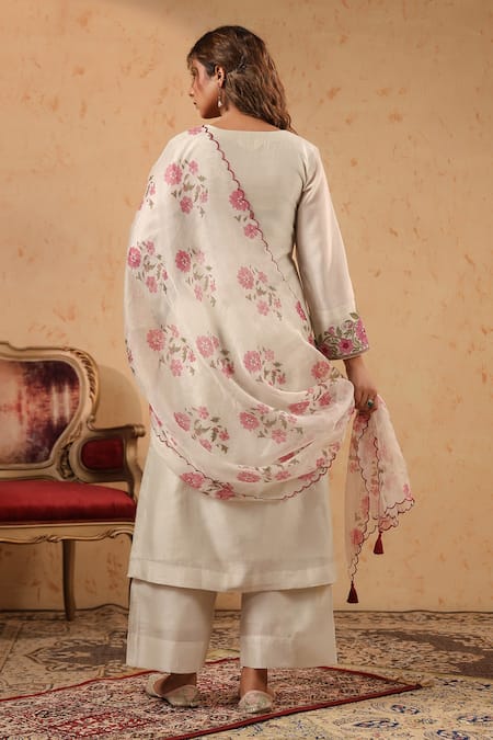 Anshu Wadhwa Chanderi Floral Resham Work Kurta Set 