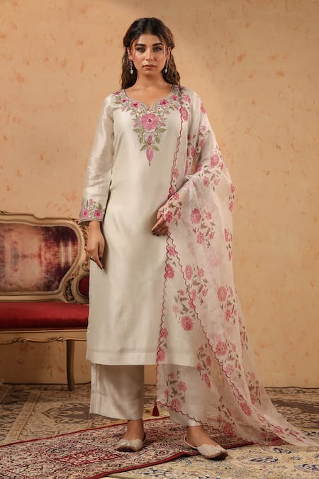 Anshu Wadhwa Chanderi Floral Resham Work Kurta Set 