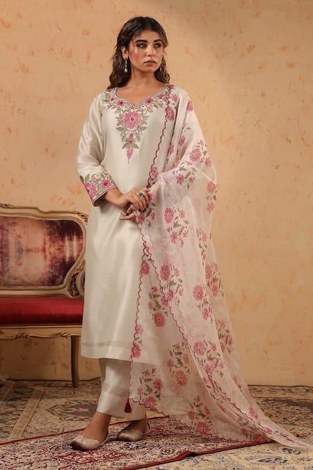 Shop_Anshu Wadhwa_White Chanderi, Organza Embroidery, Tassels Leaf Floral Resham Work Kurta Set 