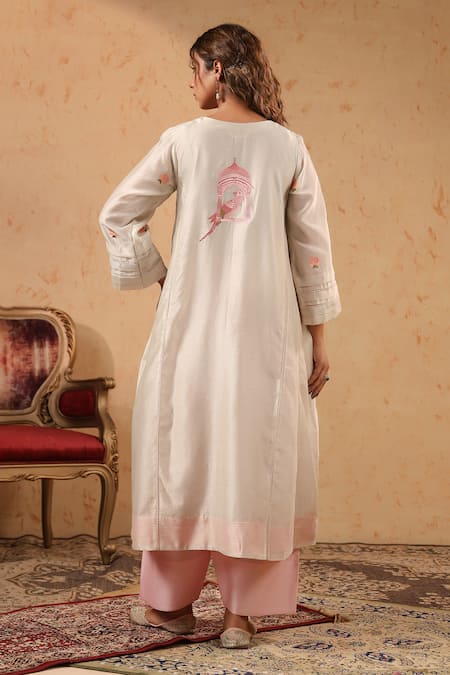 Anshu Wadhwa_White Chanderi, Organza Embroidery, Lace, Fringe Split V-neck Resham Kurta Set _Online_at_Aza_Fashions