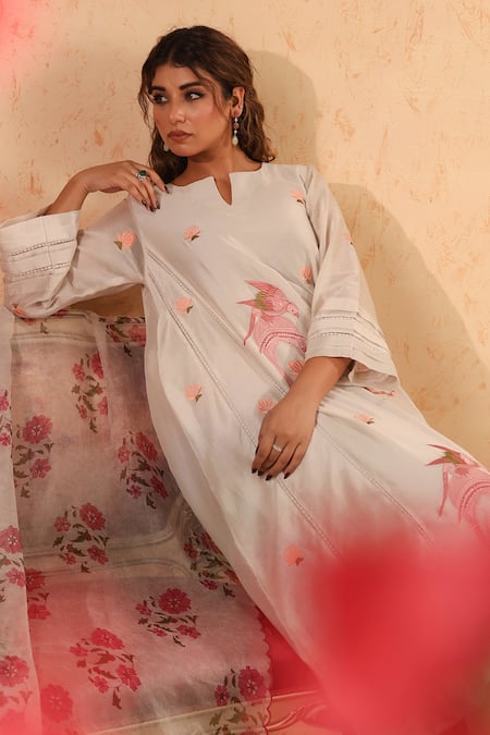 Buy_Anshu Wadhwa_White Chanderi, Organza Embroidery, Lace, Fringe Split V-neck Resham Kurta Set 