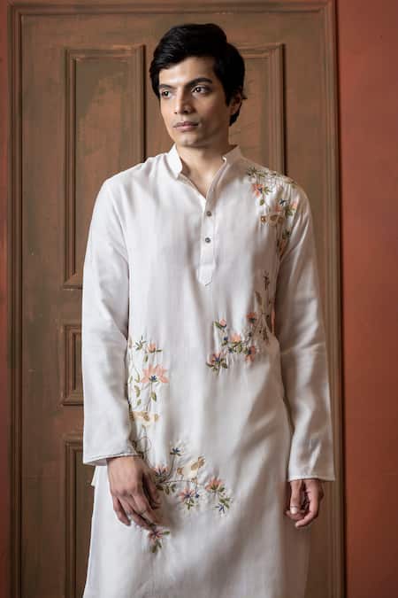 Vaani Beswal_Ivory Muslin Embroidery Sparrow Floral Bird Mandarin Collar Kurta _Online_at_Aza_Fashions