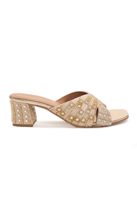 Buy_Anaar_Off White Zari, Pearls, Mirrors, Sequins, Wabi Embellished Heels 