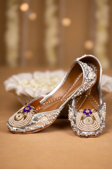 Buy 5elements Silver Ridhika Beadwork Juttis Buy_5elements_Silver Ridhika Beadwork Juttis