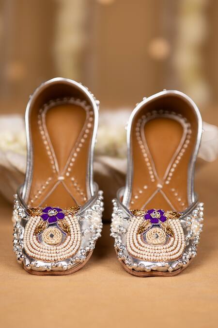 Shop 5elements Silver Ridhika Beadwork Juttis Shop_5elements_Silver Ridhika Beadwork Juttis