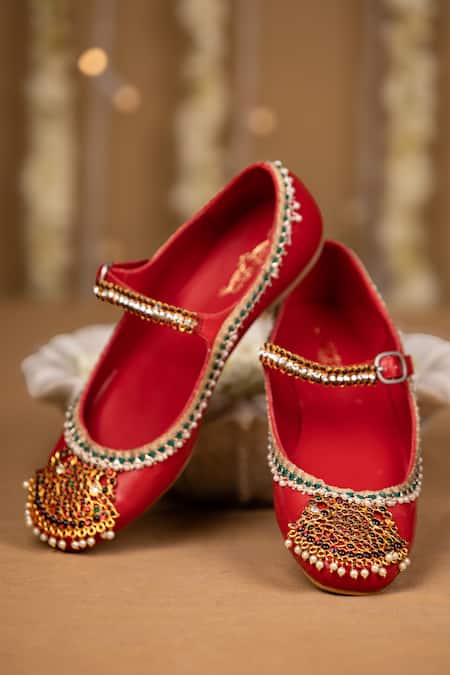 5elements Sharini Mary Janes Embroidered Juttis 
